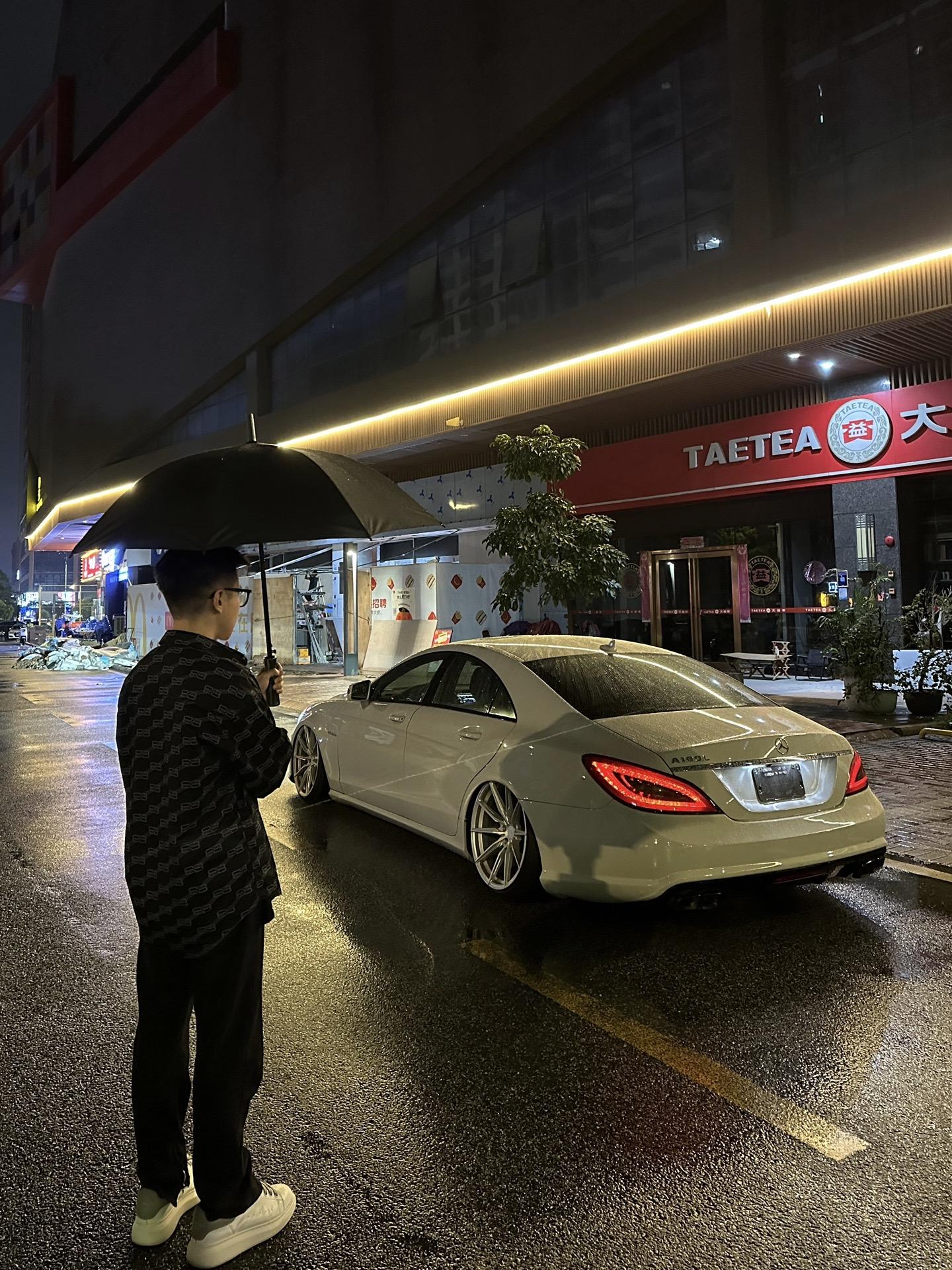 我假装无所谓 可无数瞬间都在刺痛我