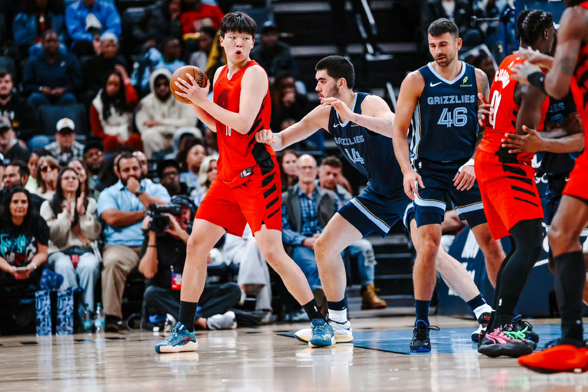 看了不到半场比赛，没看完，今天的表现如何呢？开拓者vs灰熊杨瀚森转身暴扣