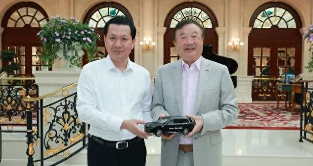 任正非罕见露面：再次重申华为不造车