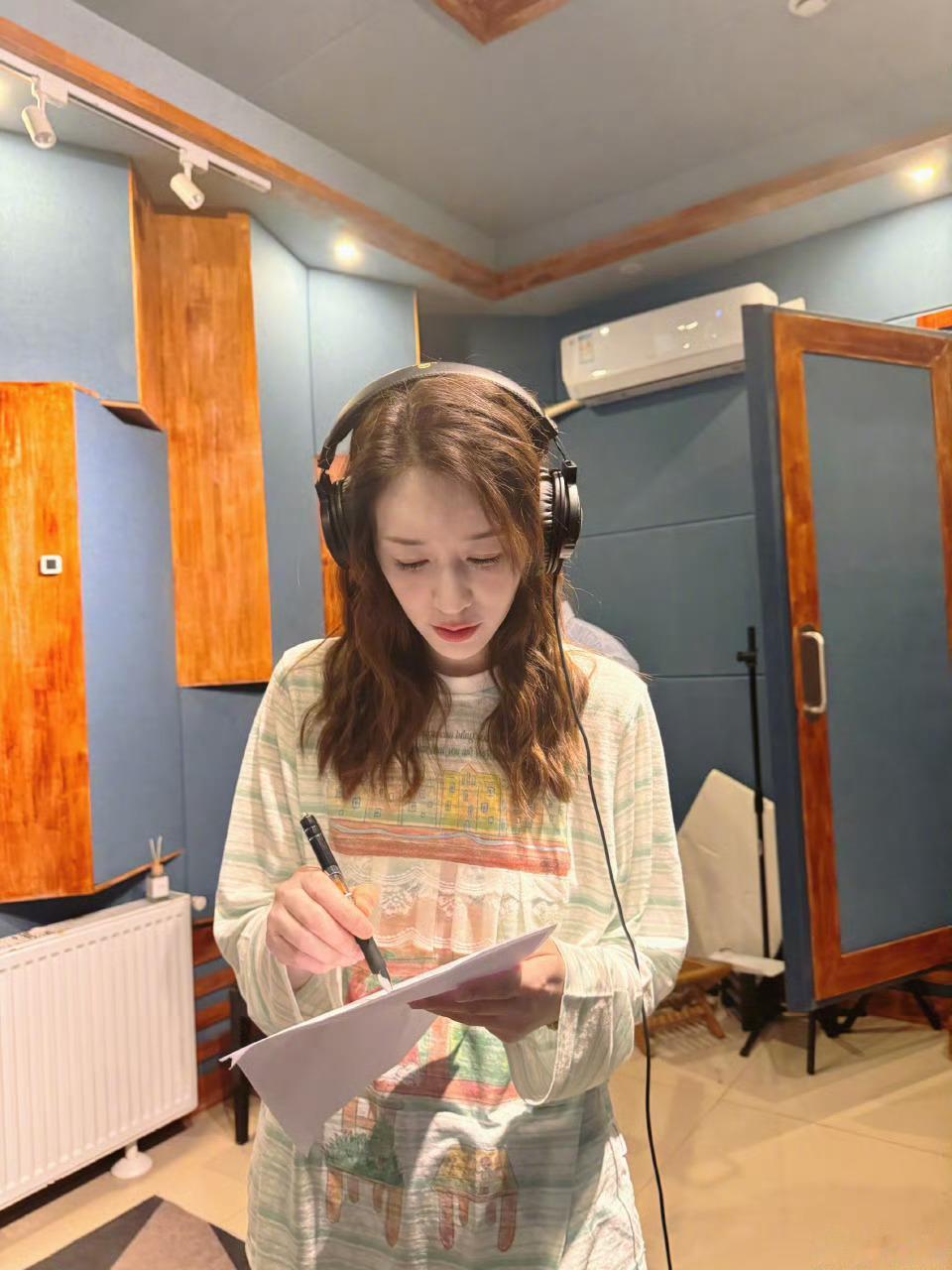 李小冉疑似回应退赛，芒果又搞事！无实锤rs先起飞，拿姐姐炒热 度，套路玩得明明白