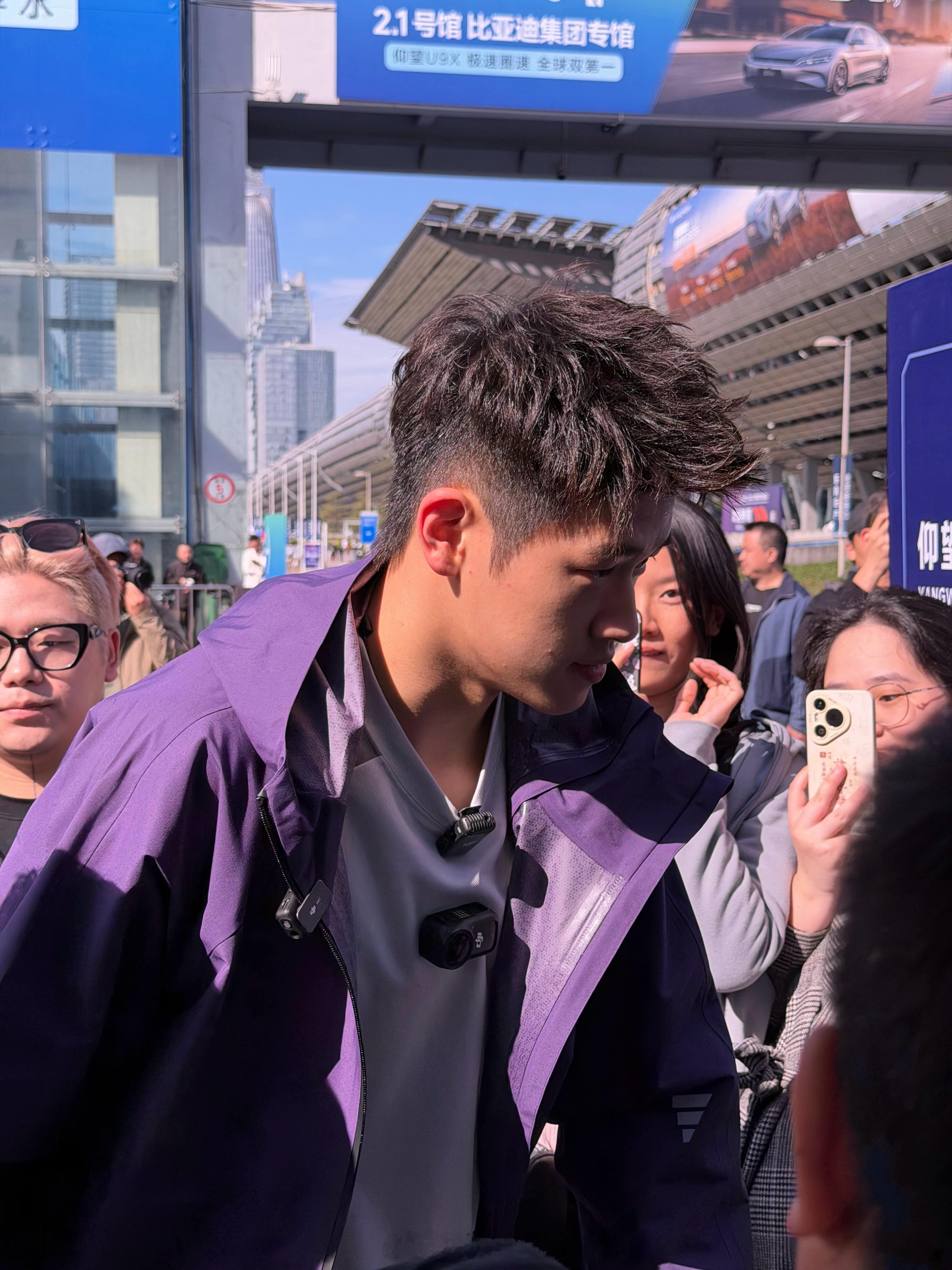 在 被潘展乐贴脸了，太帅了