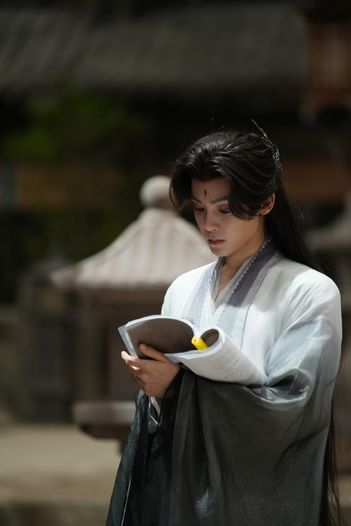 侯明昊走到哪剧本看到哪侯明昊逍遥红烨的专注瞬间 侯明昊《逍遥》红烨的专注瞬间~这