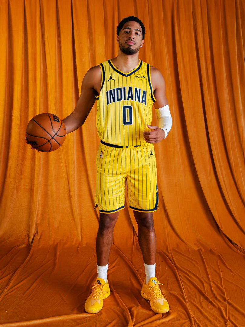哈利伯顿拍摄新赛季定妆照！快乐男孩终于回来了！NBA[超话] ​​​