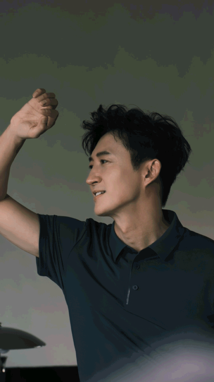 沈清曝王阳杀青宴被指着鼻子骂 脱口秀演员沈清提到，当时在剧中饰演男二号的男演员被