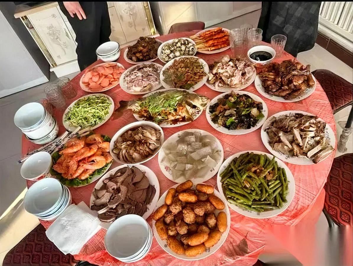 我家大伯子的新房

当年住过两个病死的亲戚。

换别人早慌了，他倒跟没事人似的—