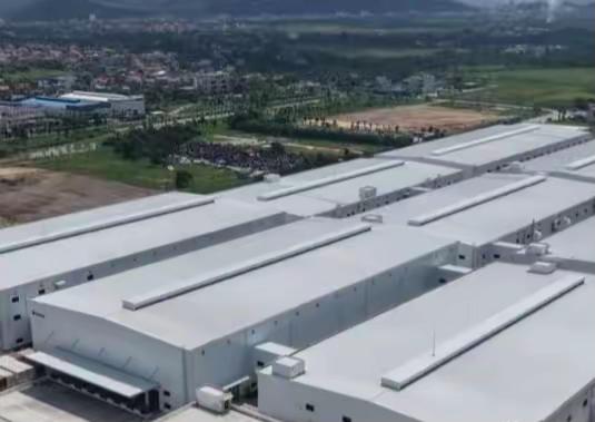 中国出口新趋势！

直接出口"整座工厂"！

三十年前，咱们花大价钱从国外引进生