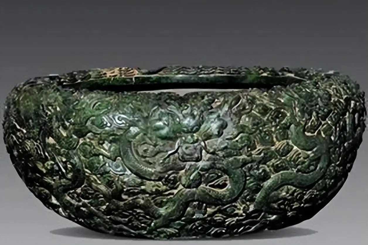 国宝界最憋屈！七千斤独山玉被当腌菜缸300年，乾隆一眼识货：这是忽必烈的酒海！