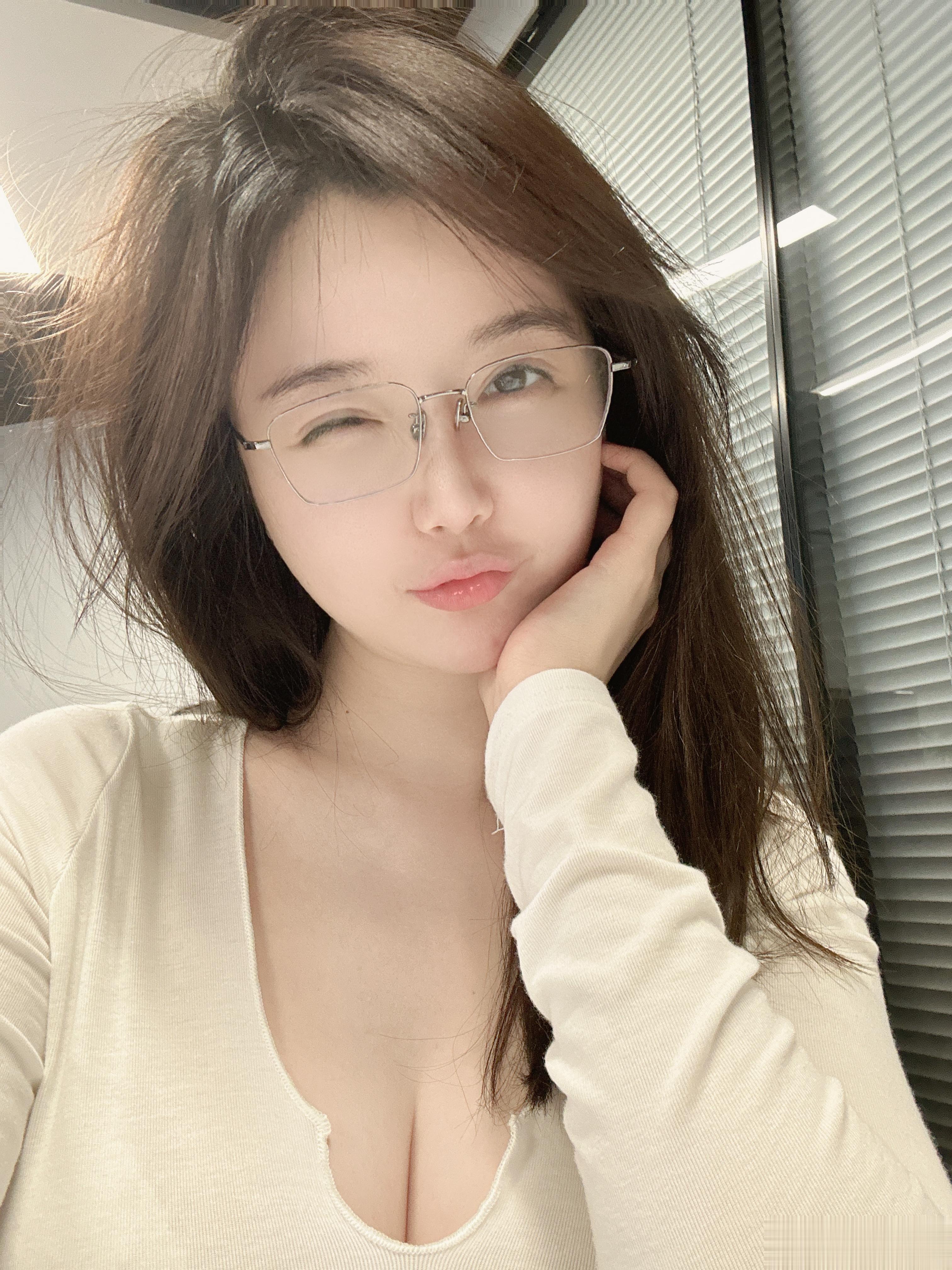 #美子大大#  嘿嘿 周末也要好好工作 ​​​