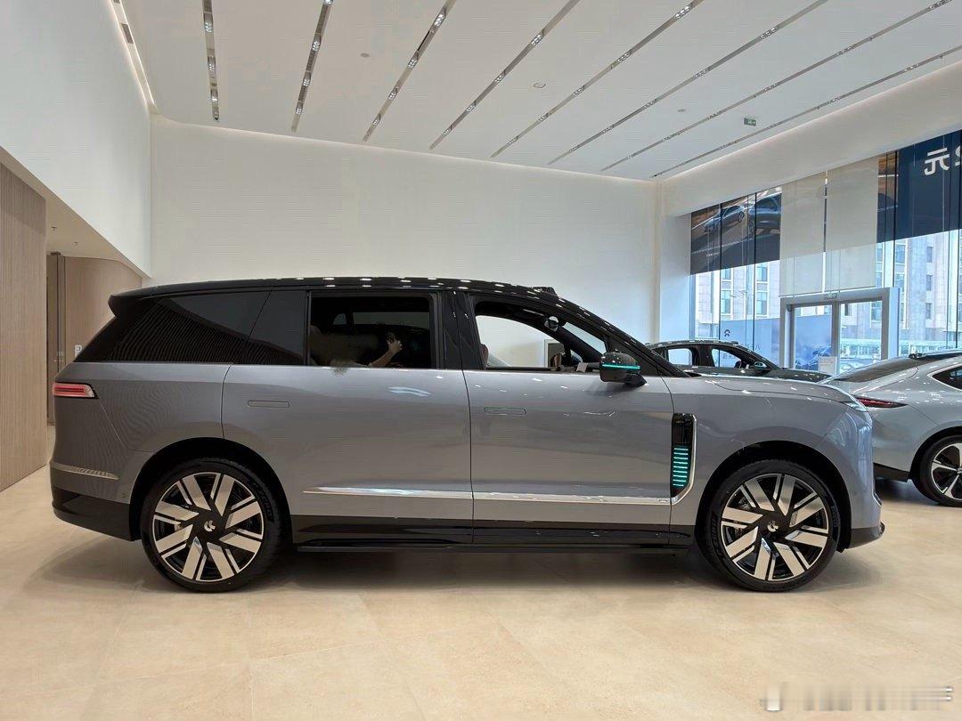 这两个颜色怎么选？蔚来ES9