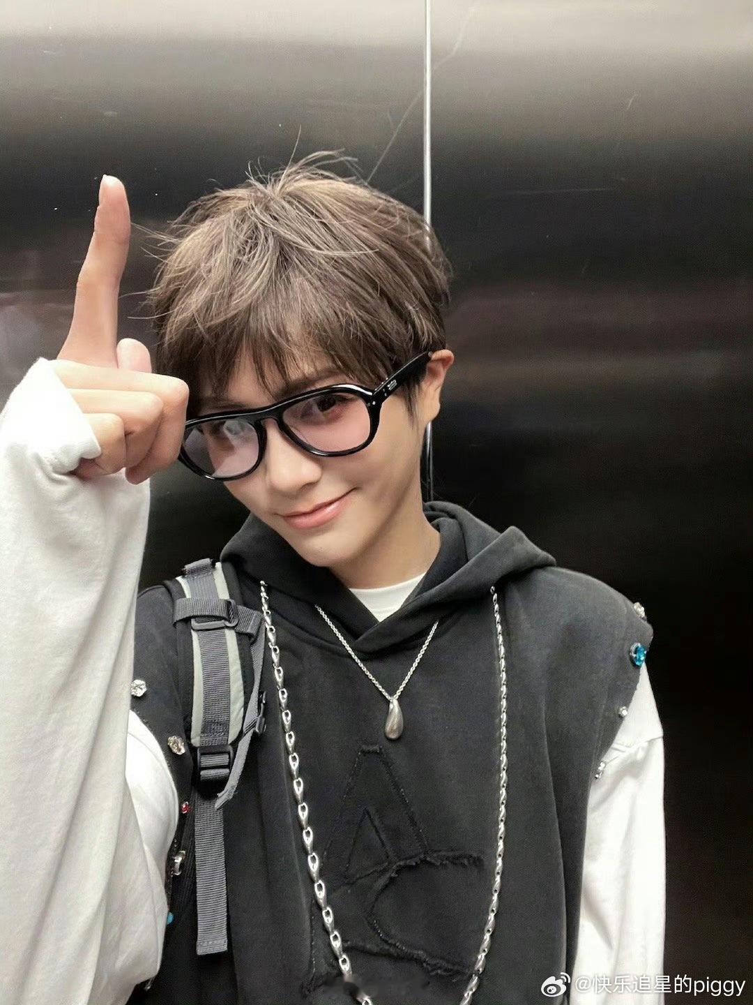 #谢可寅短发好帅# 啊啊啊啊啊啊，谢可寅短发简直就是我的老公姐[哇]她好像一举一