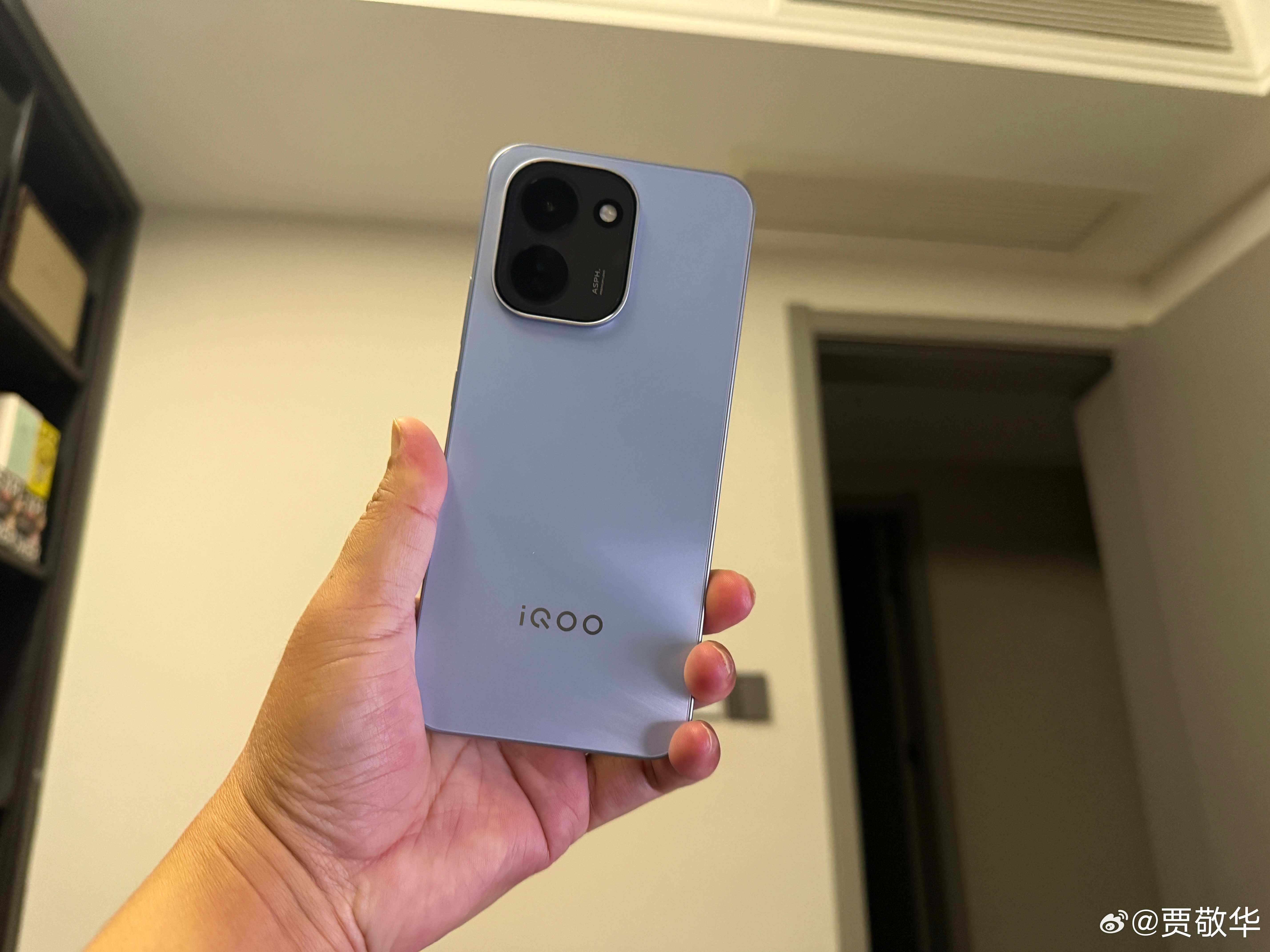 今天是个好日子啊，收到了一台新手机。评论点赞各超过100，我就送一台给你们哈。倒