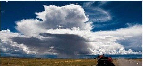 【藏情怀】这是一条很直白的路，“一直往上”，被称为“世界屋脊上的苏伊士运河”，沿