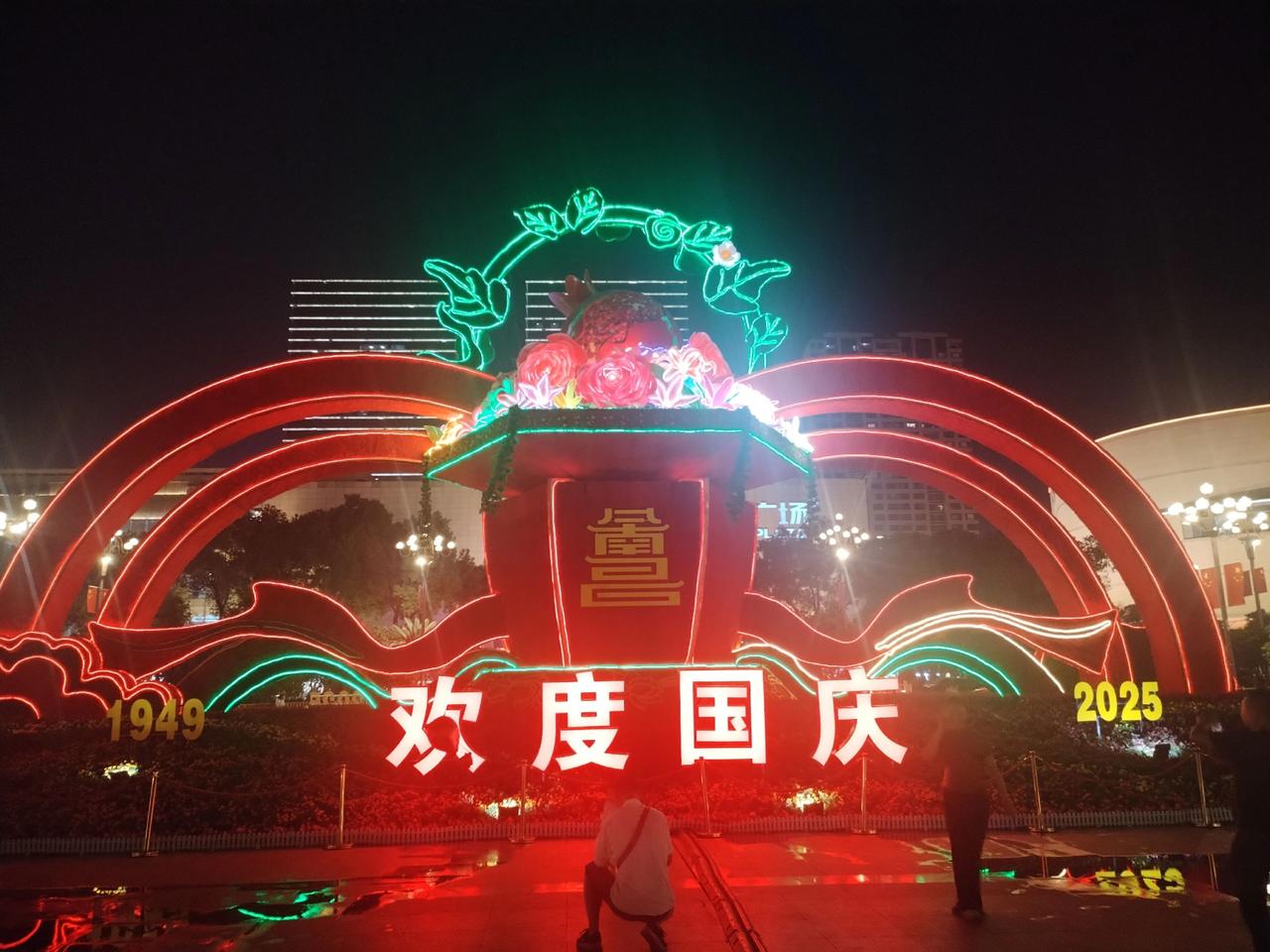 身为南昌人，国庆也来感受一下南昌网红打卡点的红色高温热度，八一广场来了，八一起义