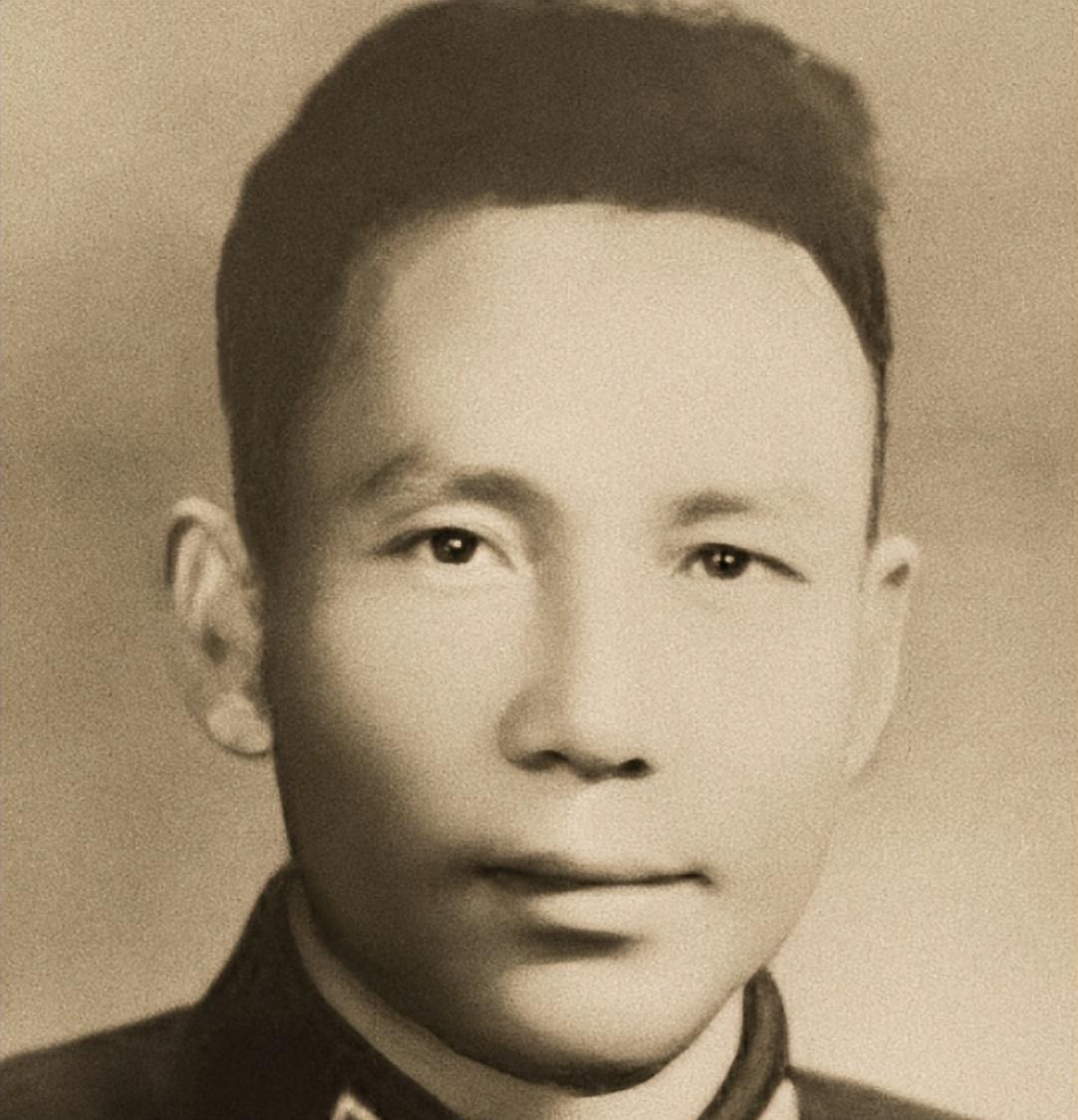 1937年马步芳下令全歼李先念的余部，报务员却把电文放在桌子上便下班了，四天后马