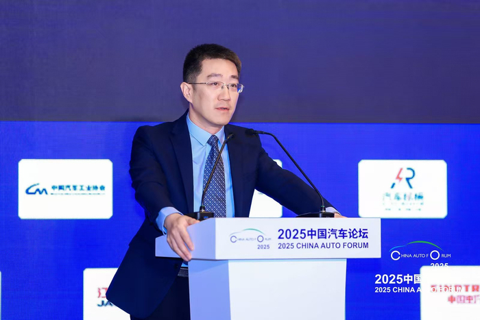 北京汽车公告，王昊将卸任董事长,提名张国富接任。 