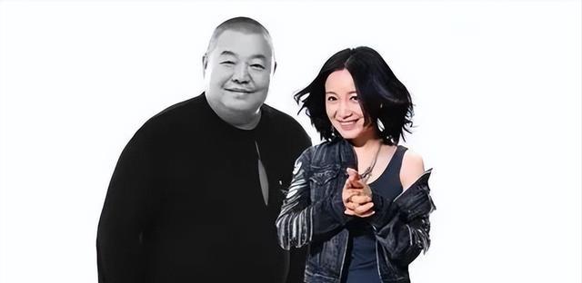 2018年，臧天朔临终前，屏退全部家人，包括他的妻子李梅，唯独留下了斯琴格日乐，