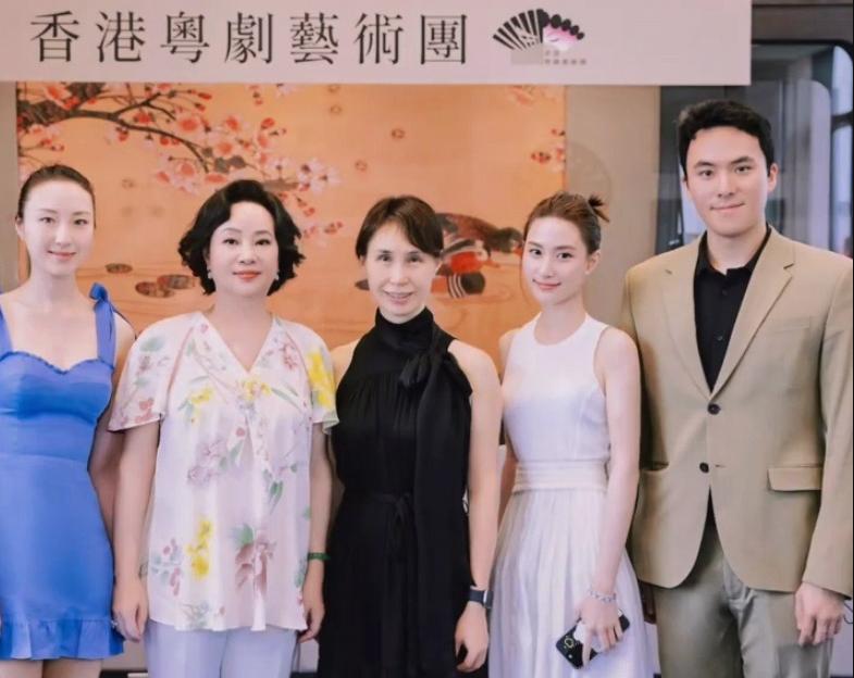 继早前为女儿何超莲的婚礼亮相之后，6月4日，赌王三太陈婉珍设立粤剧艺术团，除开女