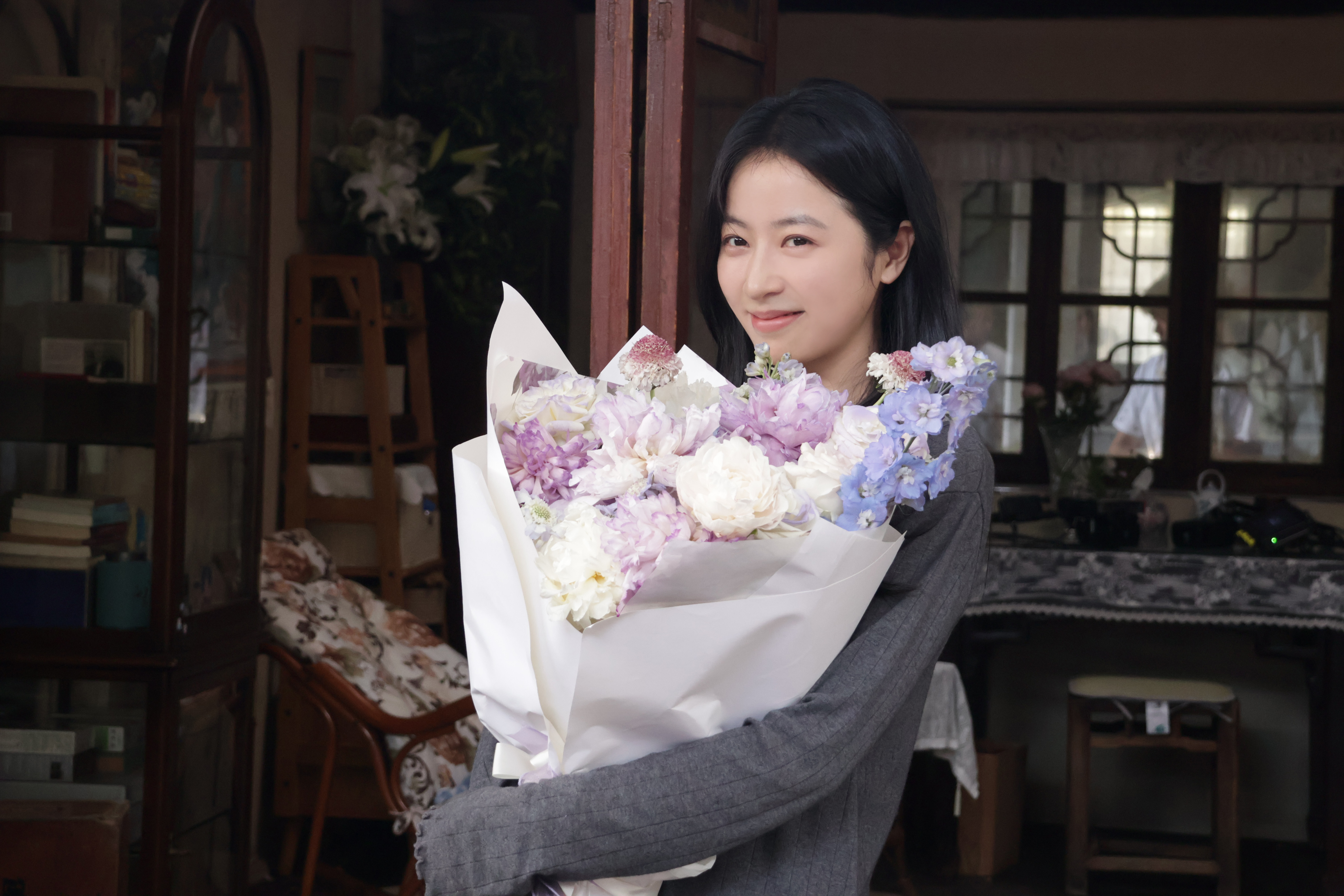 周雨彤ootd在复制粘贴的时代，你是手写的诗