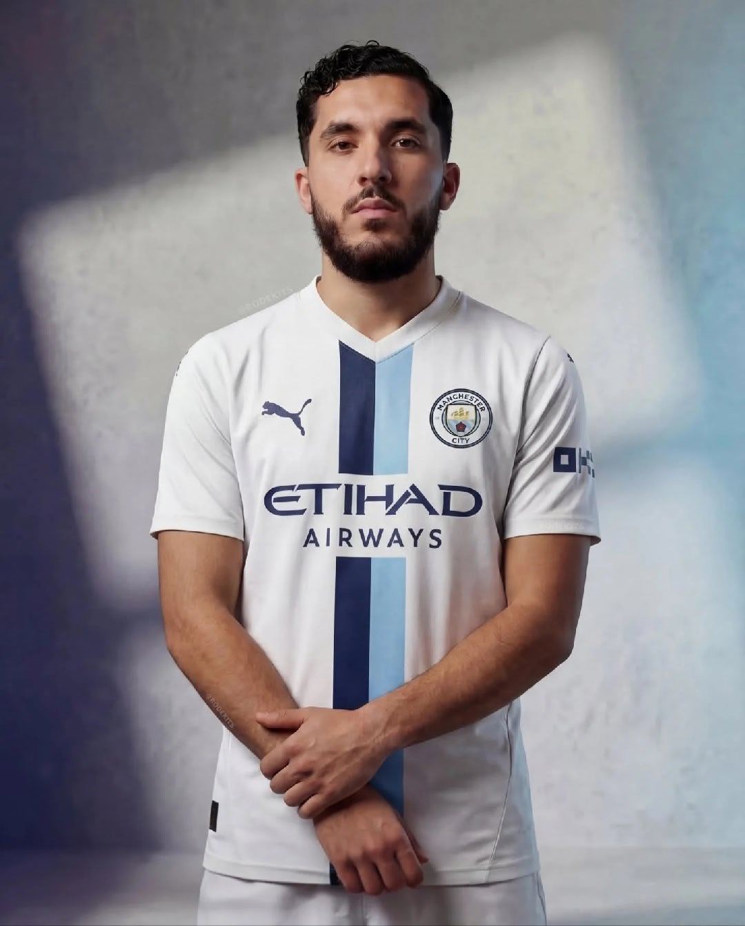 据说是26/27赛季的二客球衣emmm… 