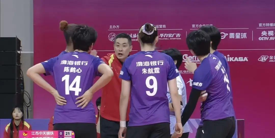 天津打江苏，3-1拿下，评论区直接刷屏“小马丁开挂”。巴尔加斯发球飙到98km/