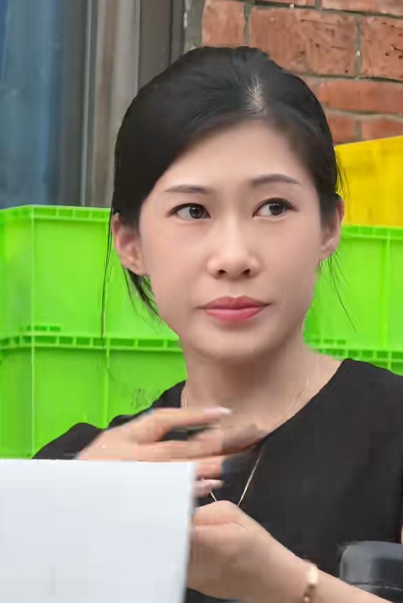 顺德莫氏鸡煲店火爆的原因是什么？
与探店大网红肯定有关系，但这不是主要的！
网红