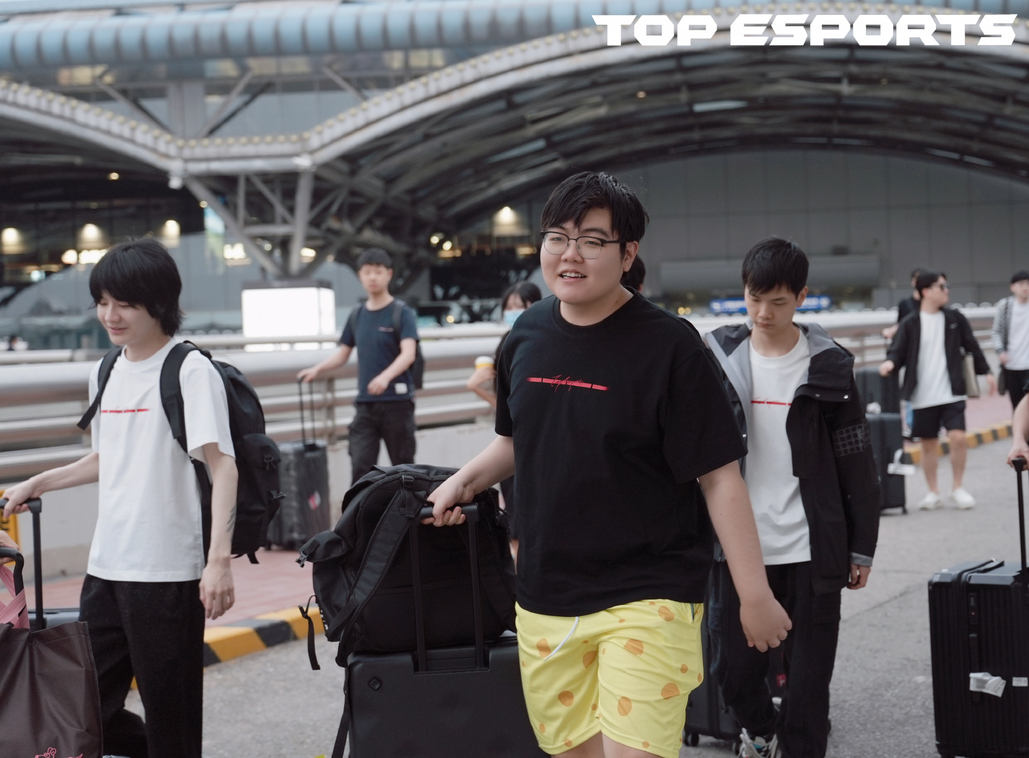 TES晋级淘汰赛胜者组，第一把逗逗你的呀！TES第二赛段三杀FPX，此前两个Bo