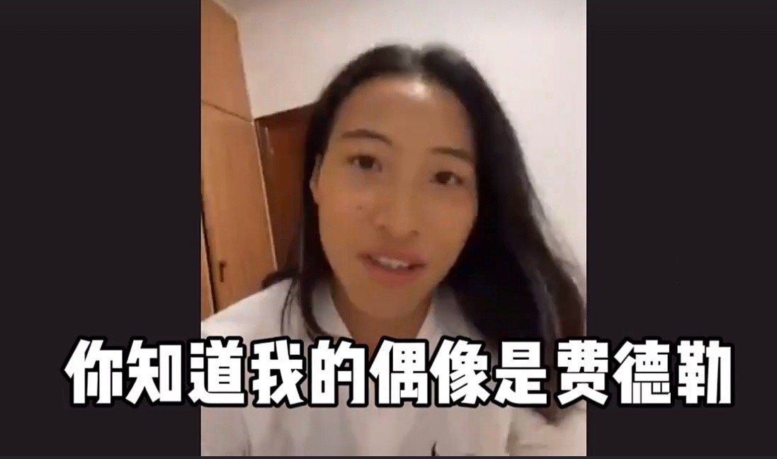 被萨巴的球质和力量彻底压制了，快速硬地场的萨巴真的太强了，遗憾的是小郑一发也被吓