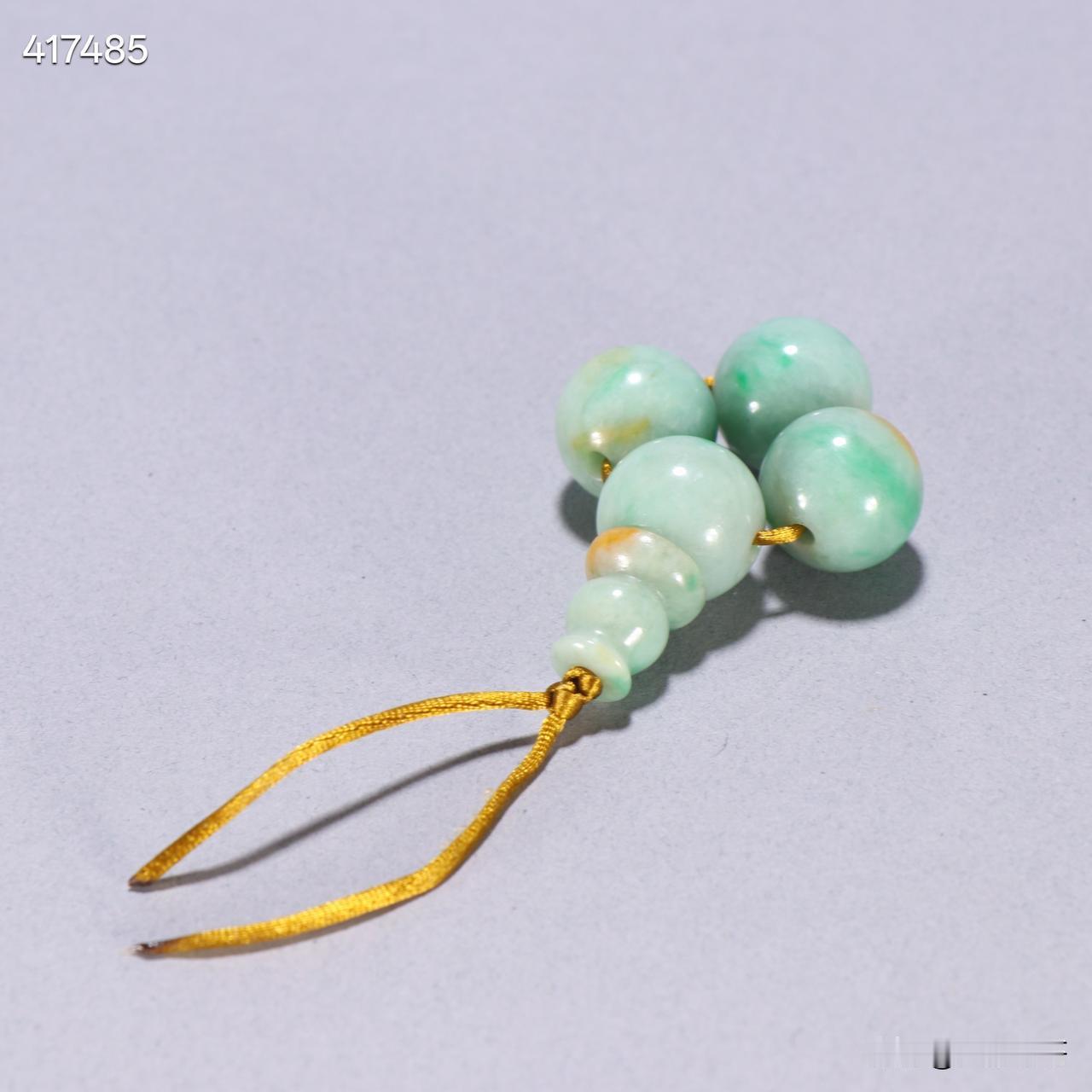 清 翡翠三通隔珠一套
规格∶珠径1.4cm