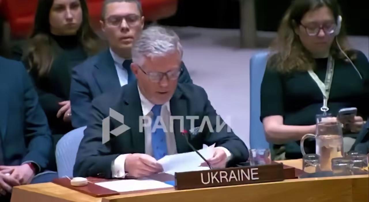 乌克兰驻联合国代表在安理会会场说了一段话，直接让在场的俄罗斯代表脸色铁青。

5