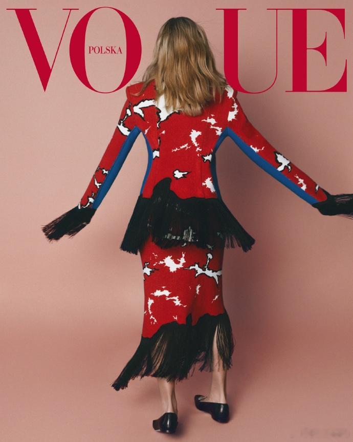 赫瓦林斯卡登上波兰《vogue》杂志封面温网2026