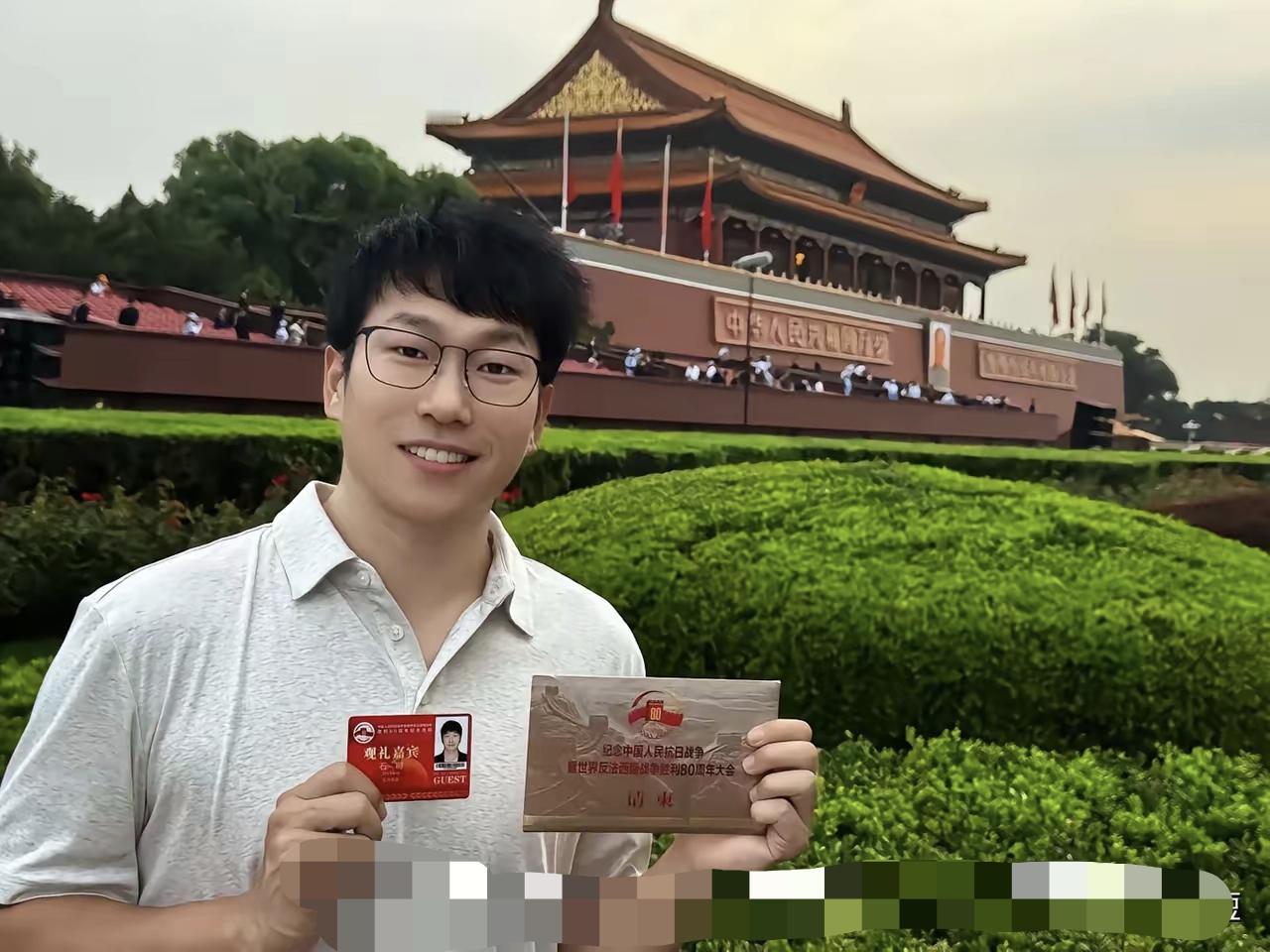 有点意外，截止到目前接受邀请去现场观礼的人有很多，但是唯一把邀请函展示出来给大家