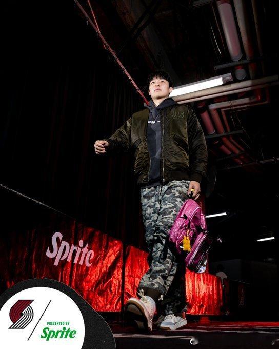 杨瀚森入场开拓者新森音 ​​​