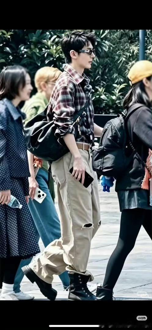 花儿与少年  邓为花少私服，邓为花儿与少年8，花儿与少年邓为私服审美在线，简约穿