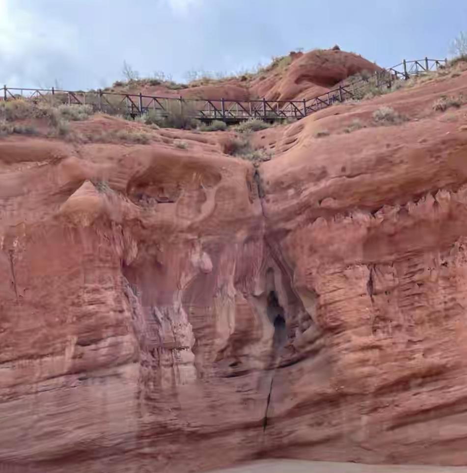 纠缠不清的阿克苏市和温宿县

阿克苏古城在温宿县城
乾隆年间的阿克苏老城，
就在