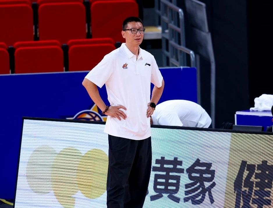 王勇重返一线队，出任上海男篮助理教练
 
曾经率领上海男篮青年队斩获多项U系列青
