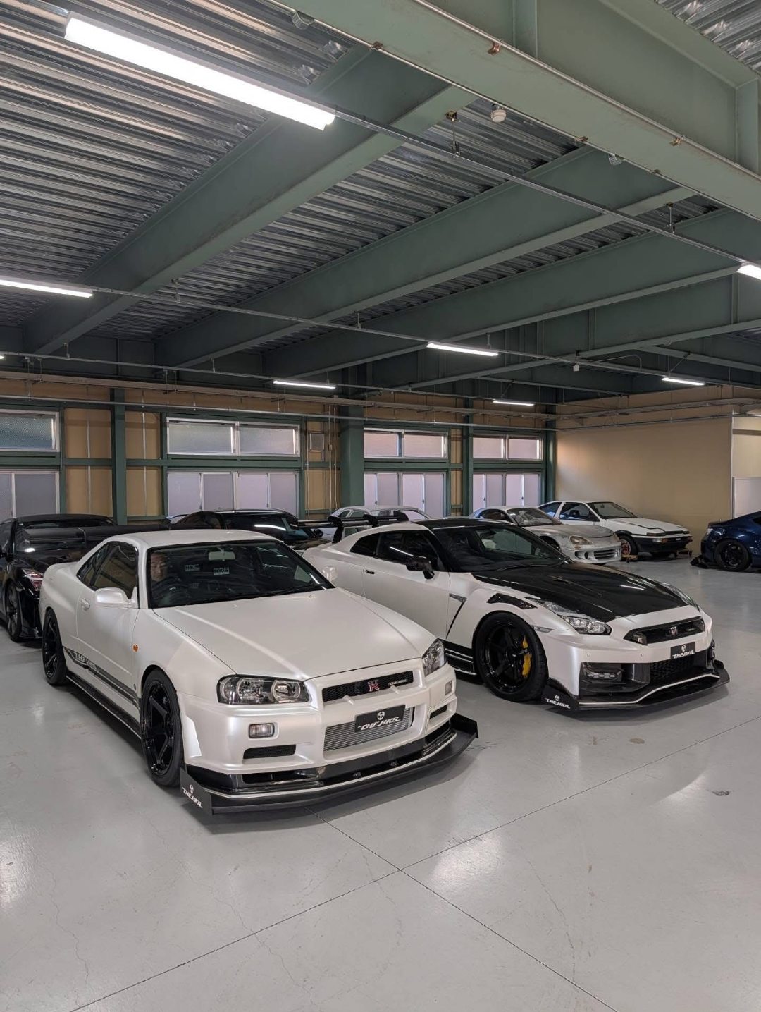 每日一战神 - Nissan Skyline GT-R BNR34 / R35 