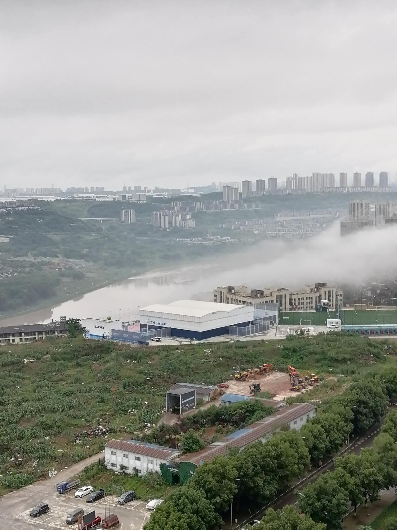 别听那些资本吹捧律所上市的鬼话。

钱涌进来了，规矩就变了。律所的核心是专业判断