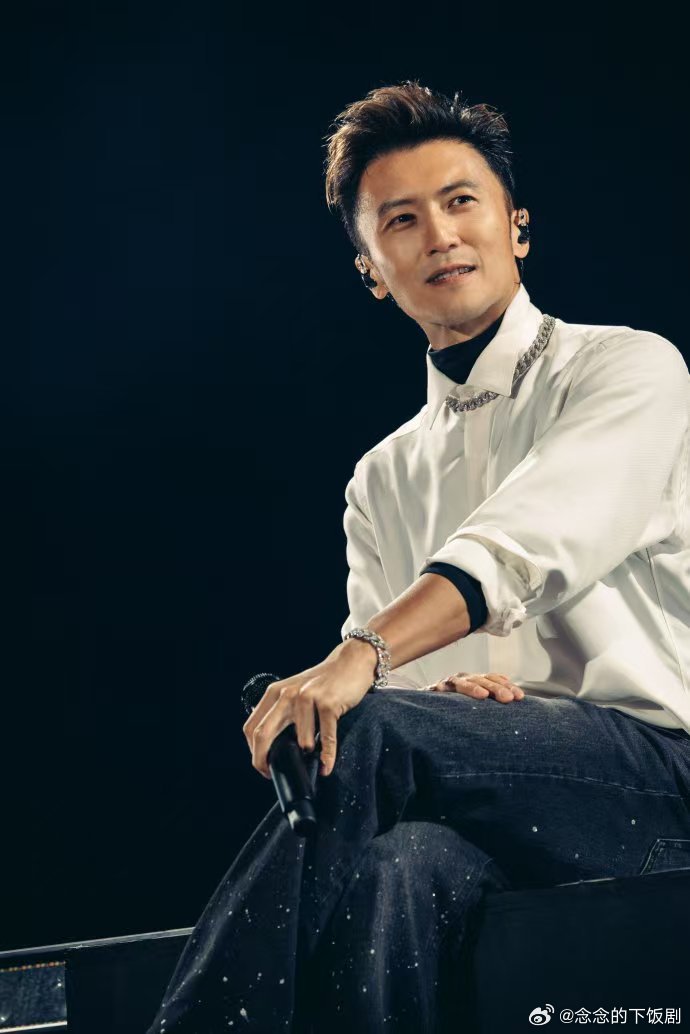 谢霆锋终于宠到南昌歌迷了谢霆锋首场南昌演唱会来了南昌歌迷终于盼来谢霆锋首场本地演