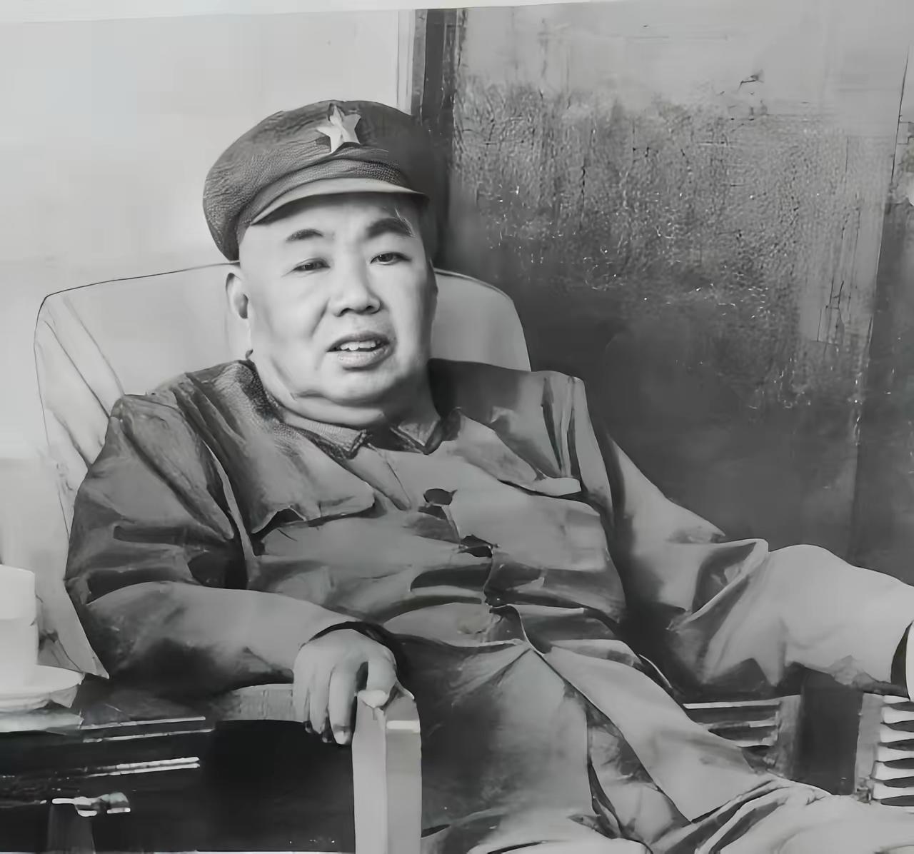 开国上将许世友晚年，家乡的公社书记来看望他，带了一些家乡的特产，比如核桃和麻油，