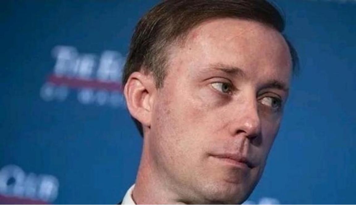 世界上最安全的两个国家，一个谁也打不过，一个谁也不敢打。

美国的安全，靠的是一