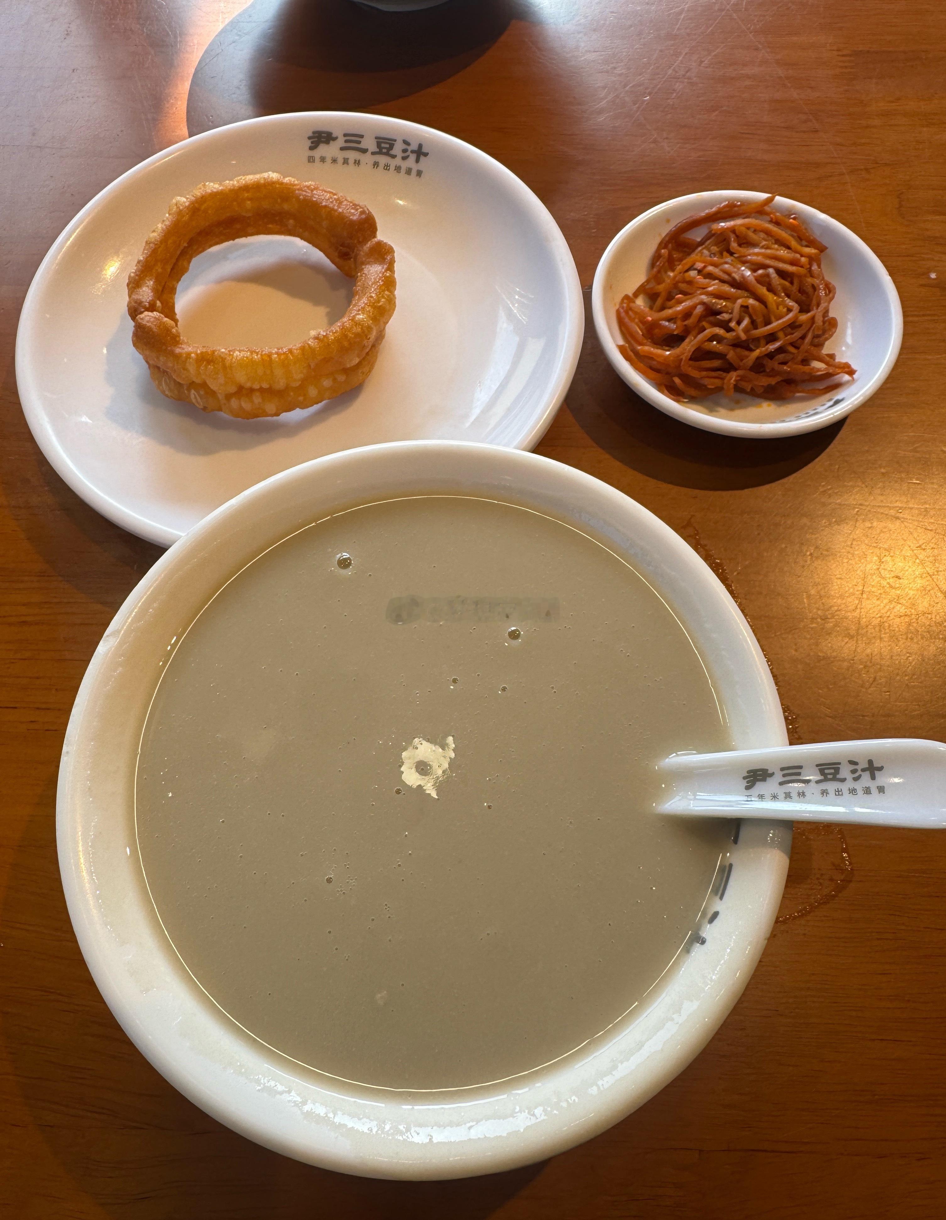 1.豆汁儿2.糖耳朵3.炒红果儿4.面茶 来北京旅游的小伙伴，坐标这几样倍儿地道