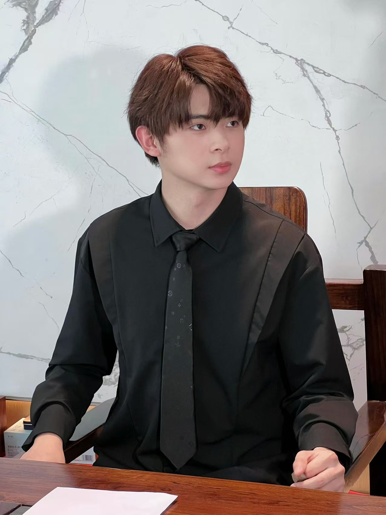 伞兵高雅人士 谁说电竞选手只有酷帅？伞兵的企鹅舞完美诠释“高雅萌”，优雅姿态搭配