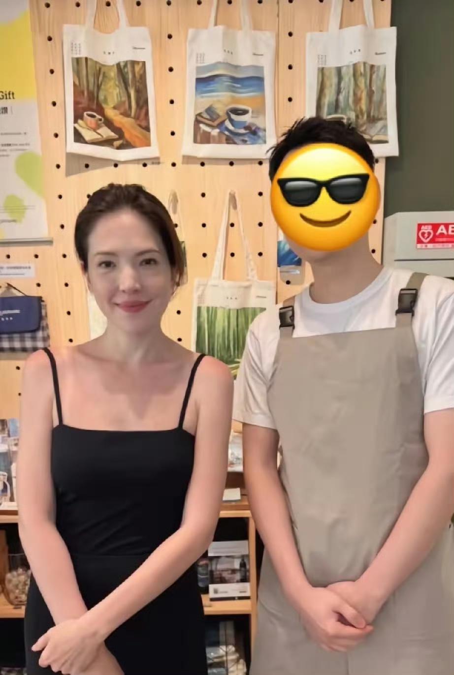 许玮甯产后半年多，近日曝光了一组近照，状态令人惊艳。她肌肤白皙透亮，身材纤细依旧