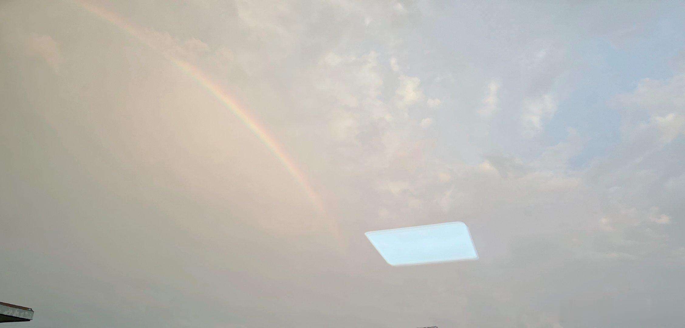 这几天每天下雨🌧️不能出门啦户外是泡汤了啊今天上了半天课正式暑假了我的🎫也是