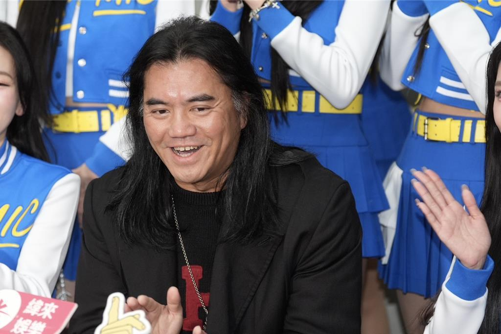 小S开工照是AI合成的小S还未录制小姐不熙娣 据台媒，《小姐不熙娣》制作人B2出