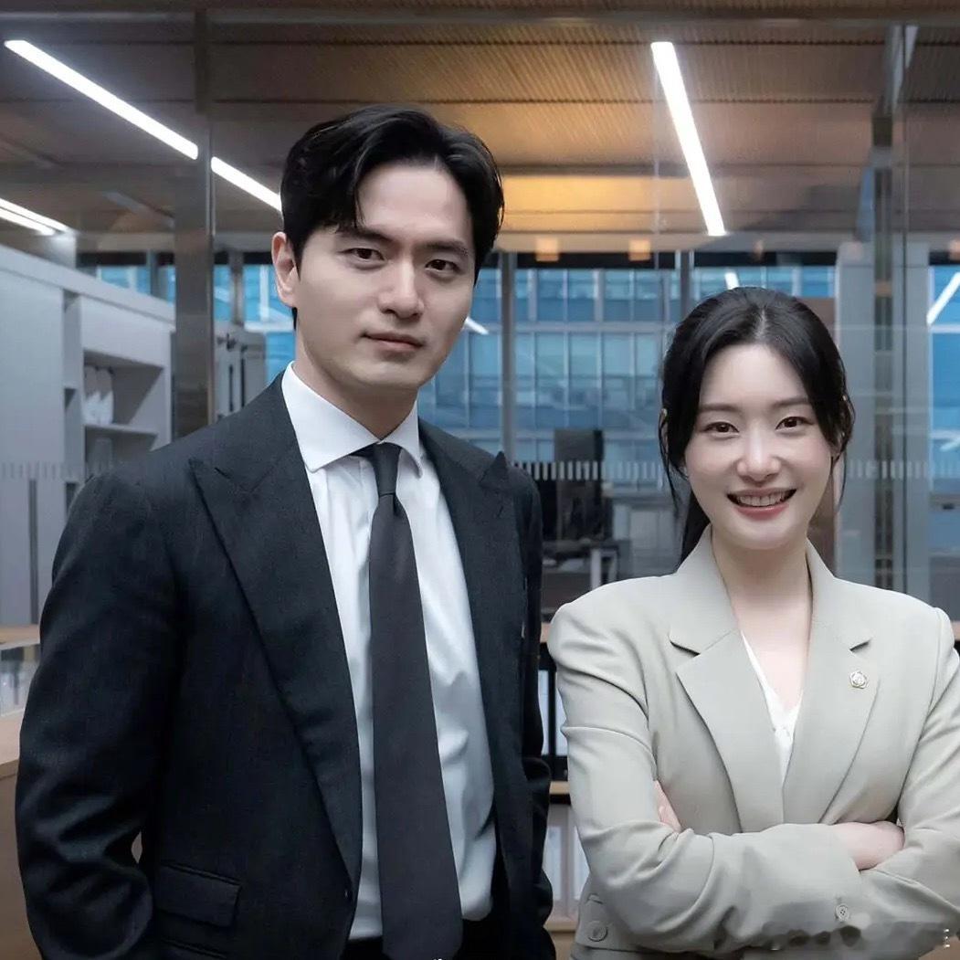 李阵郁 郑采妍的《Esquire》，网飞全球排名第三...美区也进入了前10名《
