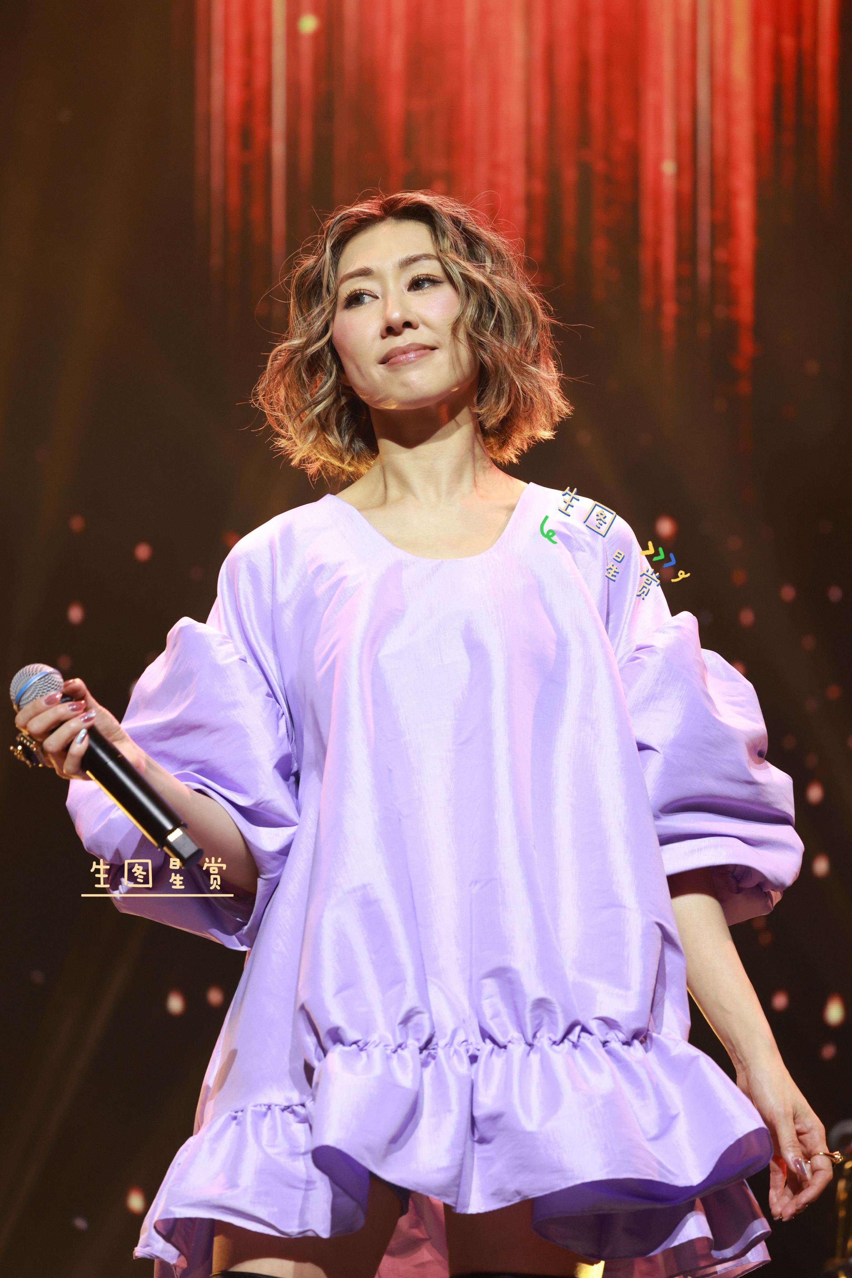 胡定欣生日演唱会第二套look，紫色裙摆，情到深处💜 ​​​