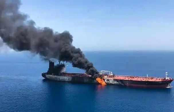 一艘油轮在霍尔木兹海峡触雷爆炸，这可不是一件小事。

当地时间7月26日，伊朗方