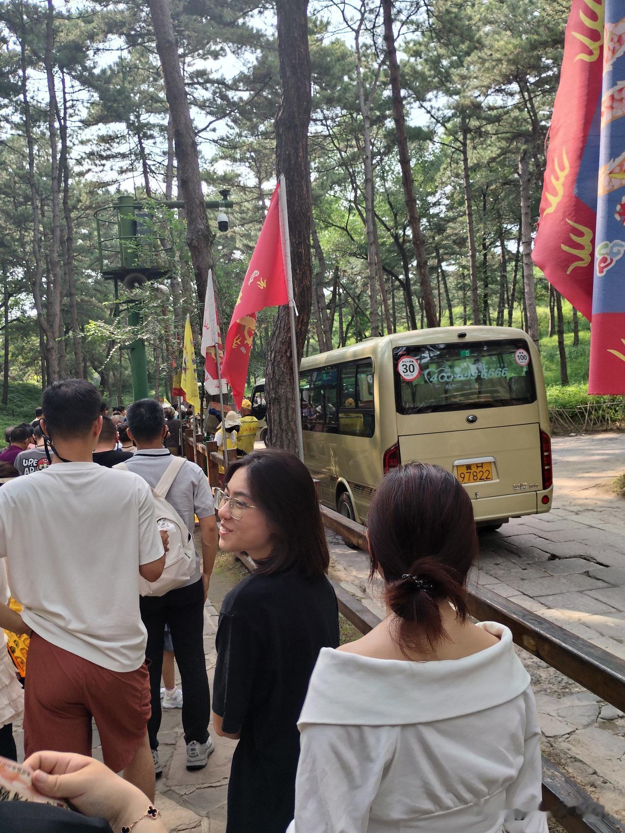 承德避暑山庄哪来的底气那么贵
暑假孩子得要出去玩，说同学都去避暑山庄他也要去，本