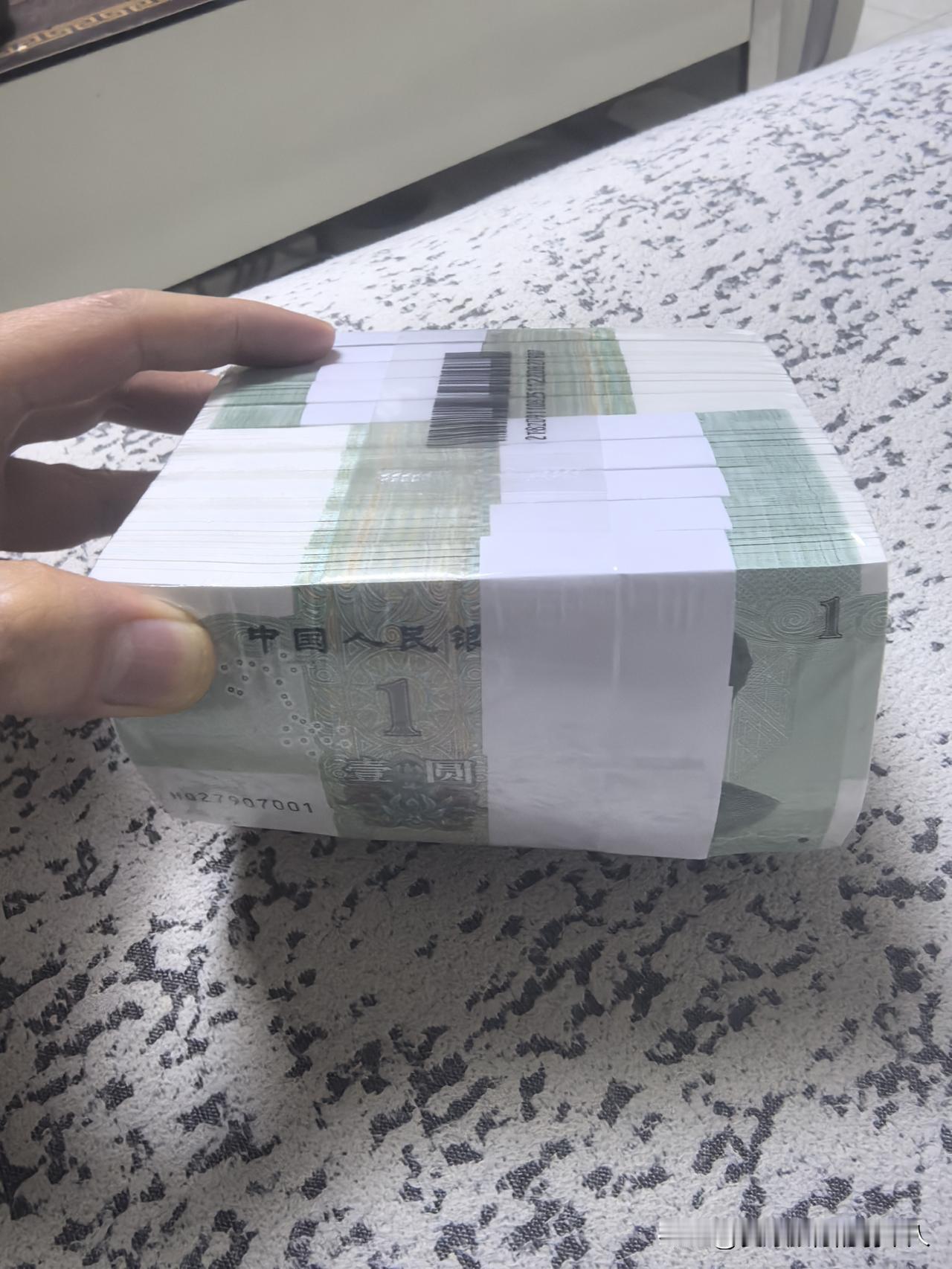 美国总统特朗普有可能成为美国的英雄，因为他会把美国现有五十一个州变成五十三个州，